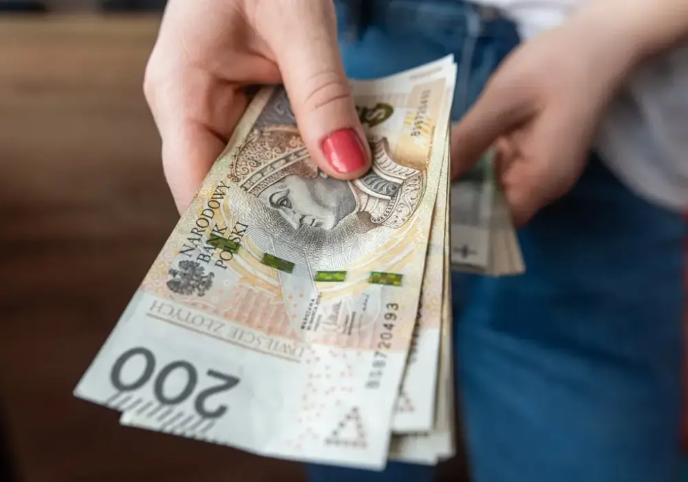 6000 brutto - ile to netto na rękę? Tyle naprawdę dostaniesz w 2026