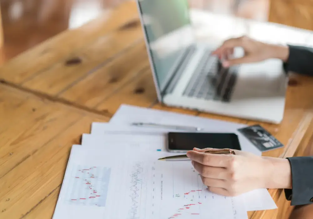 Finanse wbudowane – kiedy Twoja ulubiona aplikacja staje się bankiem