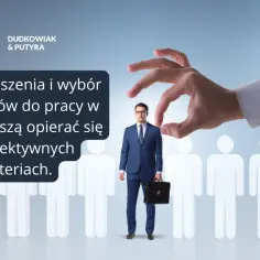 Ręka wybiera kandydata z rzędu sylwetek. Dobry pracodawca stawia na obiektywizm w rekrutacji.