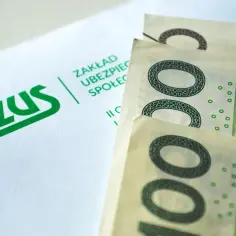 ZUS i polskie banknoty 100 zł.
