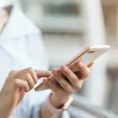 Czy umowa na telefon przedłuża się automatycznie? Uniknij nieprzyjemnych niespodzianek.