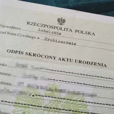 Gdzie dostanę odpis aktu urodzenia? Sprawdź łatwe sposoby uzyskania