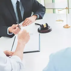 Jak się zwracać do notariusza, aby uniknąć faux pas w rozmowie