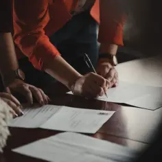 Sprzedaż garażu: jakie dokumenty do notariusza są niezbędne?