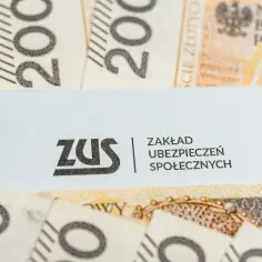 ZUS na tle banknotów 200 zł. Sprawdź, czy renta wdowia ma limit i jakie są zasady jej przyznawania.