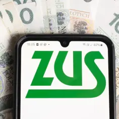 Sprawdź, ile wynosi renta chorobowa, korzystając z aplikacji ZUS na tle polskich banknotów.