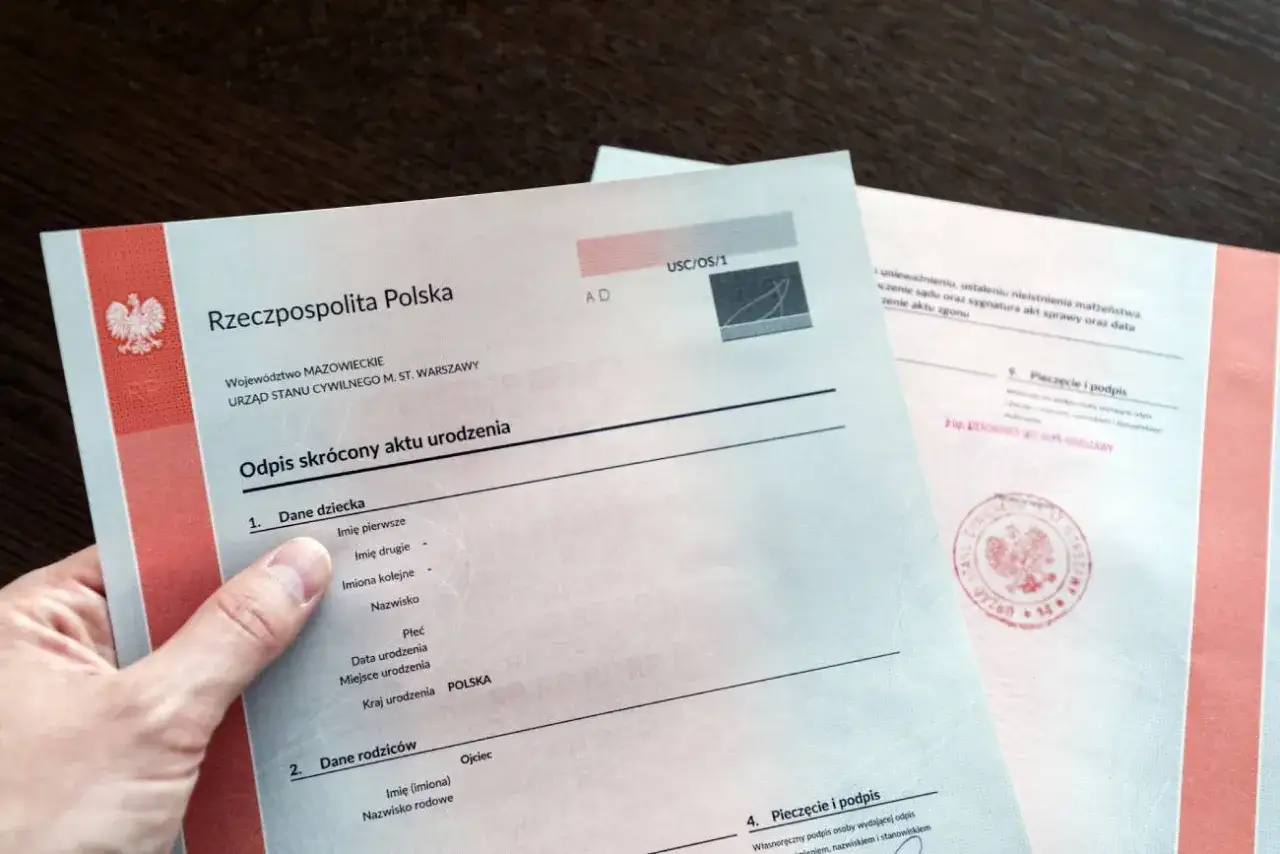 Odpis skrócony aktu urodzenia z Urzędu Stanu Cywilnego w Warszawie. Tutaj dowiesz się, gdzie można odebrać akt urodzenia.