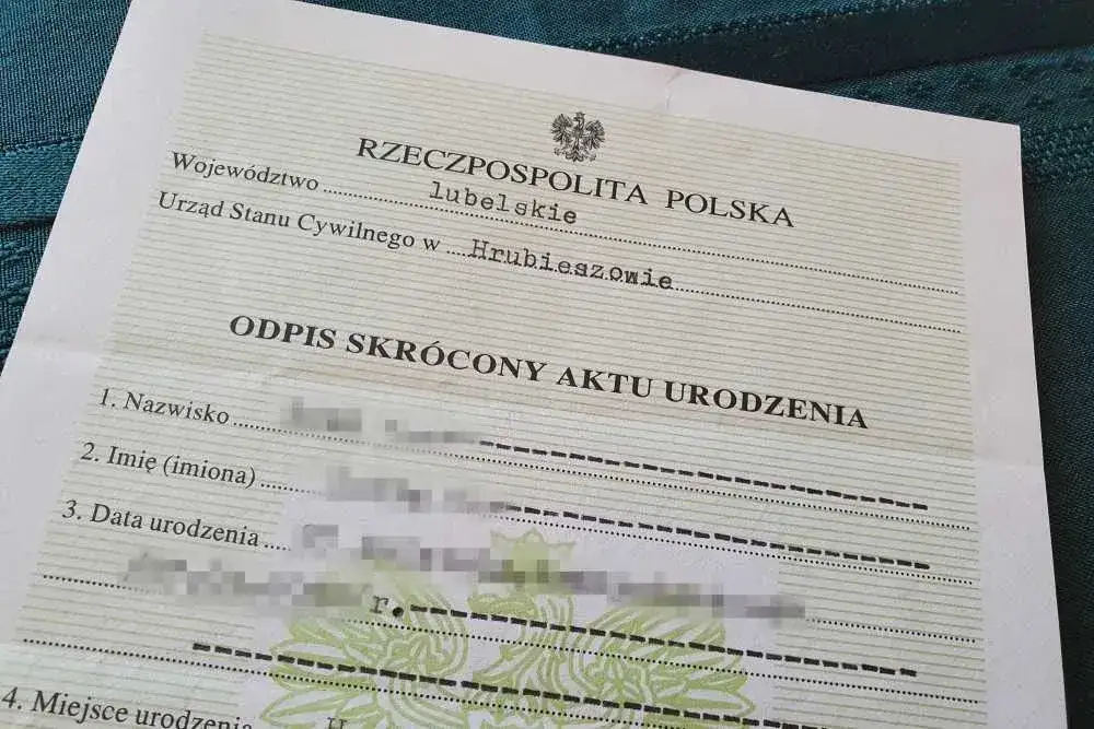 Zdjęcie Kiedy odpis aktu urodzenia jest bezpłatny? Sprawdź, jak uniknąć opłat