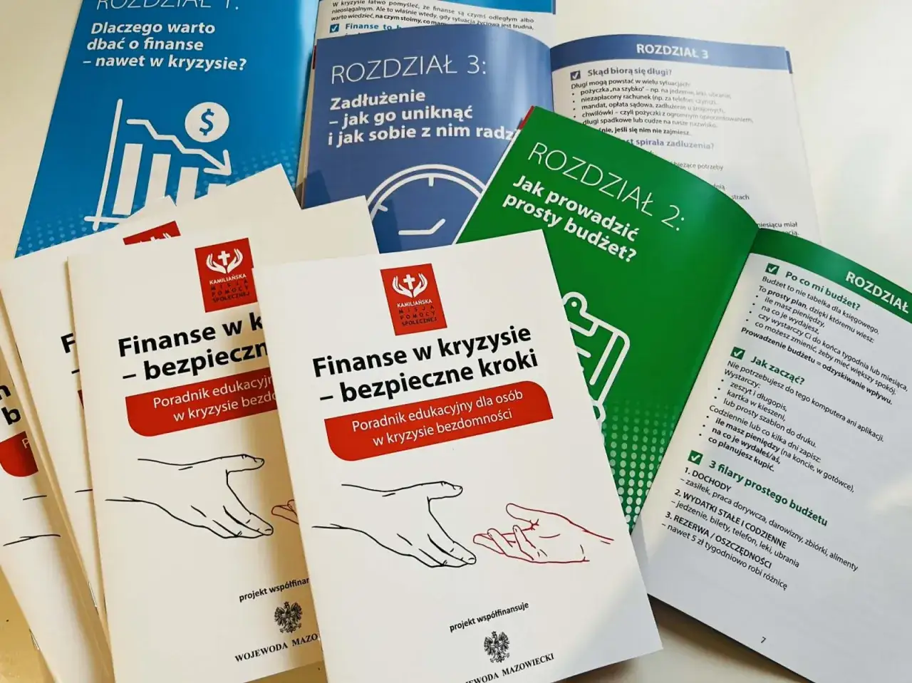 Materiały edukacyjne o finansach w kryzysie, w tym poradnik 