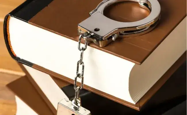 Zdjęcie Co to jest akt prawny? Zrozumienie definicji i rodzajów aktów prawnych