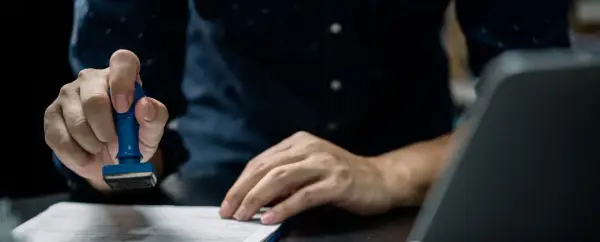 Gwarancja czy niezgodność towaru z umową - Co bardziej się opłaca?