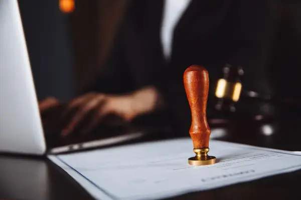 Czy notariusz informuje o testamencie? Co musisz wiedzieć o tym obowiązku