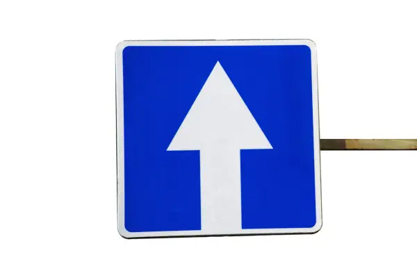 Znak D-3 na ulicy jednokierunkowej - jak go czytać?